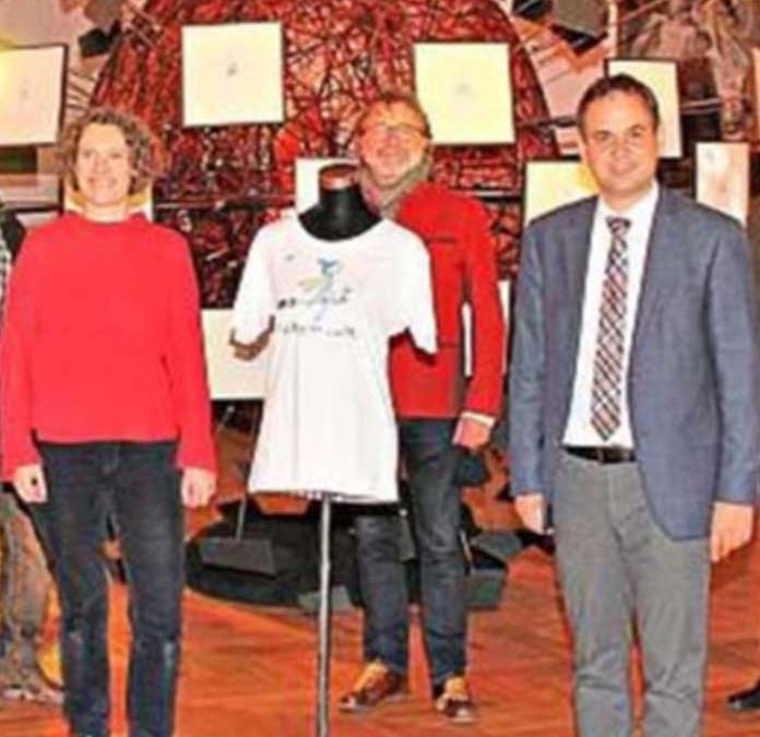 Anziehende Kunst zum Anziehen für die gute Sache